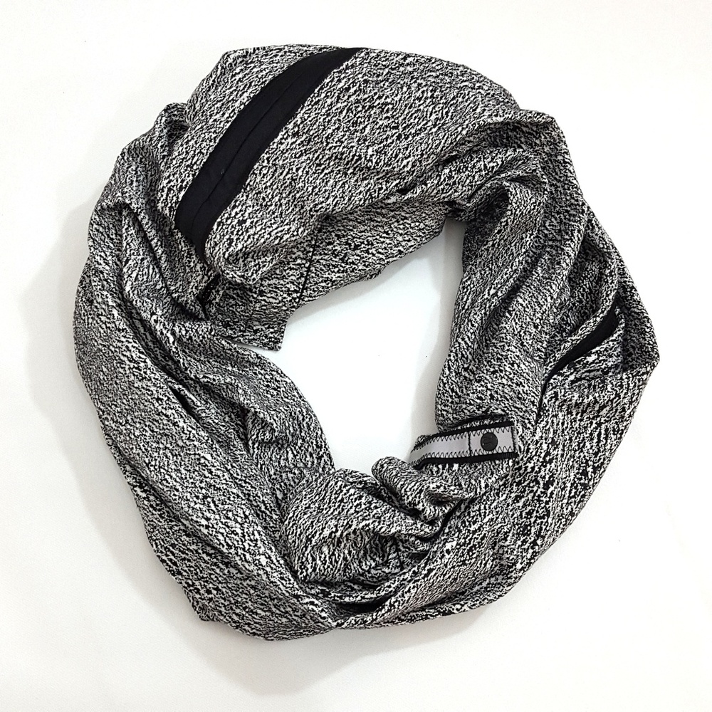 《Lululemon》 EUC Vinyasa Wrap Scarf